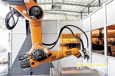 外媒记者惊叹 中国机器人革命大步向前，电焊工迎来智能化变革